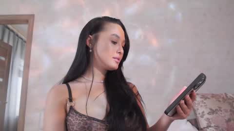 Snapshot of germiona_shine chatting on 01.23.25 Germiona online show from 01.23.25