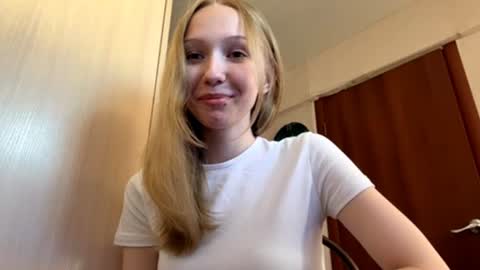 Snapshot of gertrudeuran chatting on 06.16.26 Sophie online show from 06.16.26