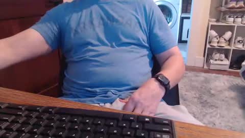 Snapshot of gethoggy chatting on 12.17.25 gethoggy online show from 12.17.25