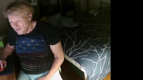 Snapshot of gethyn chatting on 12.08.24 Gethyn online show from 12.08.24