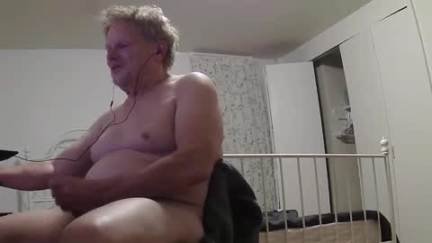 Snapshot of gethyn chatting on 01.14.25 Gethyn online show from 01.14.25