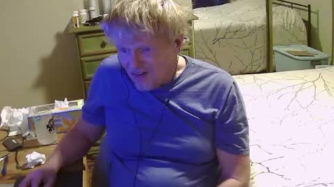 Snapshot of gethyn chatting on 02.15.25 Gethyn online show from 02.15.25