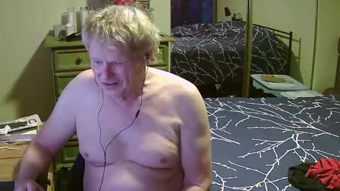 Snapshot of gethyn chatting on 02.22.25 Gethyn online show from 02.22.25