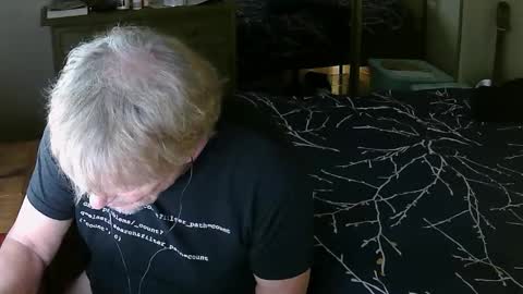 Snapshot of gethyn chatting on 02.26.25 Gethyn online show from 02.26.25