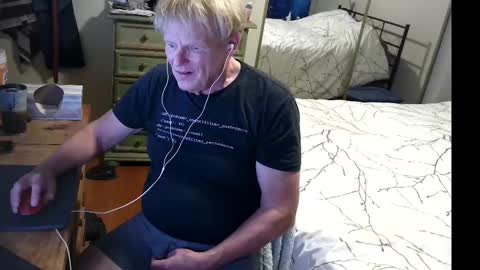 Snapshot of gethyn chatting on 09.21.25 Gethyn online show from 09.21.25