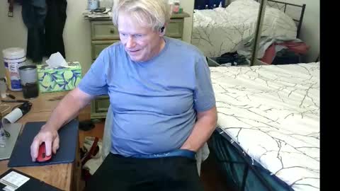 Snapshot of gethyn chatting on 10.16.25 Gethyn online show from 10.16.25