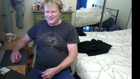 Snapshot of gethyn chatting on 11.17.25 Gethyn online show from 11.17.25