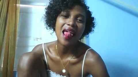 Snapshot of gggloria chatting on 11.21.25 gggloria online show from 11.21.25