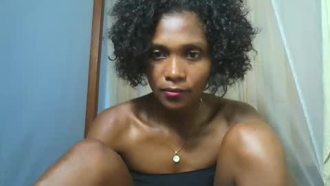 Snapshot of gggloria chatting on 11.25.25 gggloria online show from 11.25.25