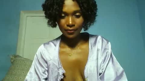 Snapshot of gggloria chatting on 12.16.25 gggloria online show from 12.16.25