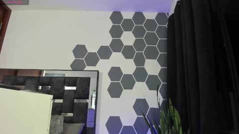 L A U R A online show from 12.21.24