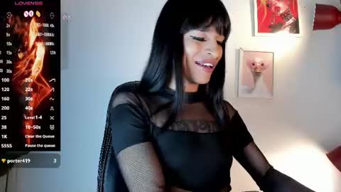 Gia  Please help me with your thumbs up its important   online show from 07.25.26