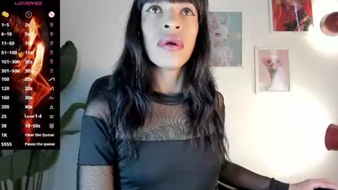 Gia  Please help me with your thumbs up its important   online show from 08.04.26