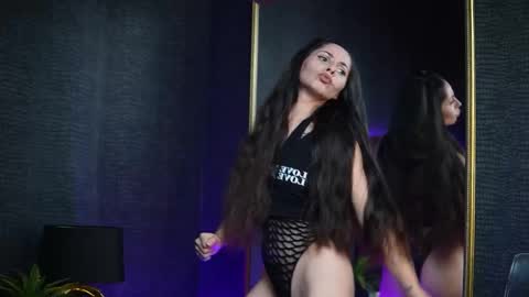 Snapshot of giaeasyice chatting on 11.08.25 Gia online show from 11.08.25