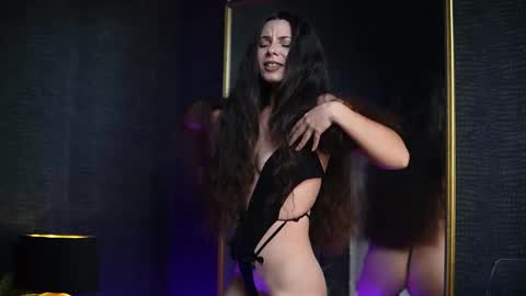 Snapshot of giaeasyice chatting on 11.12.25 Gia online show from 11.12.25