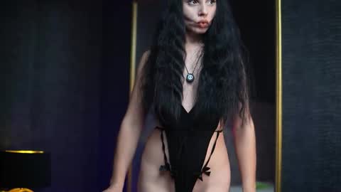 Snapshot of giaeasyice chatting on 11.25.25 Gia online show from 11.25.25