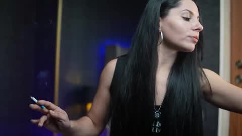 Snapshot of giaeasyice chatting on 11.28.25 Gia online show from 11.28.25