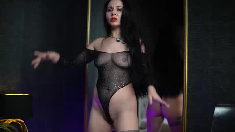 Snapshot of giaeasyice chatting on 12.18.25 Gia online show from 12.18.25