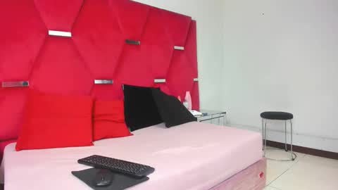 GiannaJohnson online show from 11.17.25