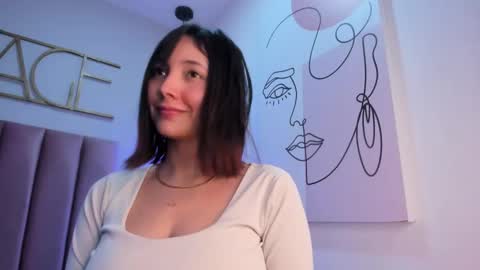 Snapshot of giannasue chatting on 01.28.25 giannasue online show from 01.28.25