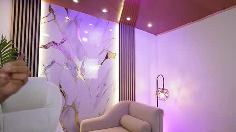 Snapshot of gianovak chatting on 11.20.25 gianovak online show from 11.20.25