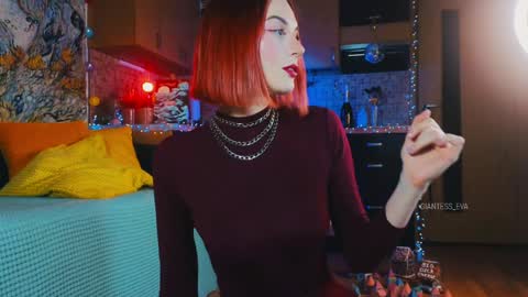 Snapshot of giantess_eva chatting on 12.24.24 Eva online show from 12.24.24