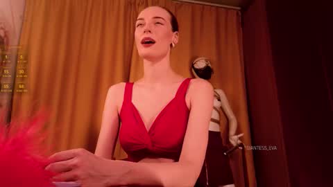 Snapshot of giantess_eva chatting on 10.05.25 Eva online show from 10.05.25