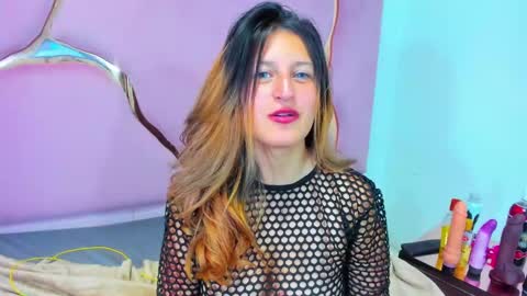 GiaRoussel online show from 12.31.24