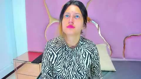 GiaRoussel online show from 01.02.25