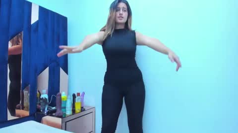 GiaRoussel online show from 01.05.25