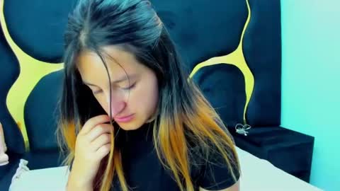 GiaRoussel online show from 02.04.25