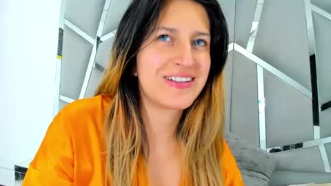 GiaRoussel online show from 02.09.25