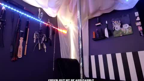 Snapshot of gigglemethis22 chatting on 11.03.25 Giggles online show from 11.03.25