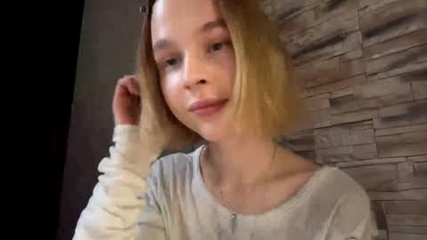 Snapshot of gigikray chatting on 10.04.25 Molly online show from 10.04.25