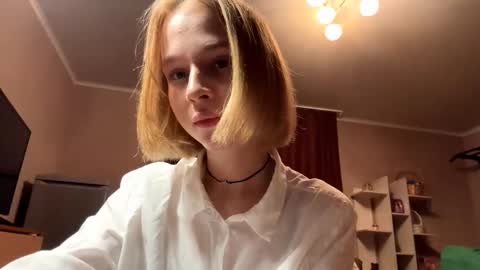 Snapshot of gigikray chatting on 10.08.25 Molly online show from 10.08.25
