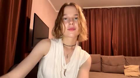 Snapshot of gigikray chatting on 10.11.25 Molly online show from 10.11.25