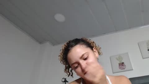 Giia  online show from 11.18.25