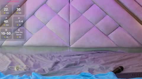 Giigii Hadid  online show from 04.15.26