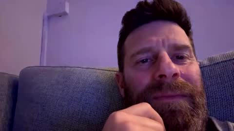 Snapshot of gilbertinio chatting on 02.09.25 Gilbert online show from 02.09.25