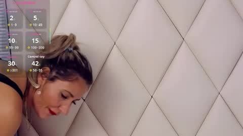 Snapshot of ginabear chatting on 11.29.25 Gina online show from 11.29.25