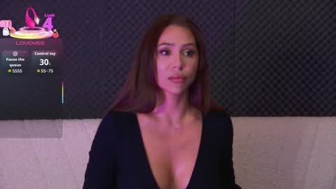 GinaMence online show from 11.04.25