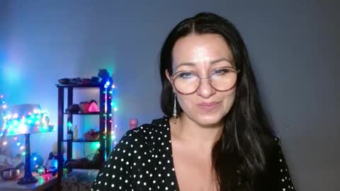 GinaONeon online show from 10.04.25