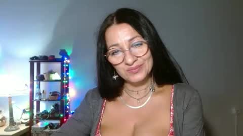 GinaONeon online show from 10.10.25