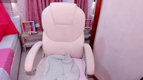 Ginebra Ness online show from 12.24.24