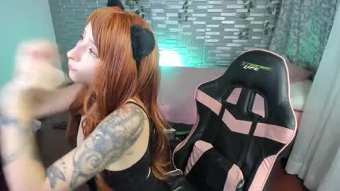 Snapshot of ginger_sweetty chatting on 10.22.25 Ginger online show from 10.22.25