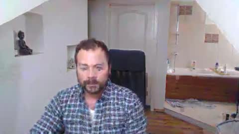 Snapshot of gintonik89 chatting on 02.14.25 gintonik89 online show from 02.14.25