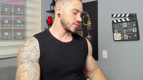 Snapshot of giorgio_leone2 chatting on 11.26.25 Giorgio leone online show from 11.26.25