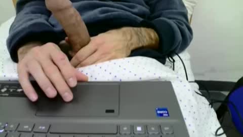 Snapshot of giovet chatting on 10.24.25 giovet online show from 10.24.25