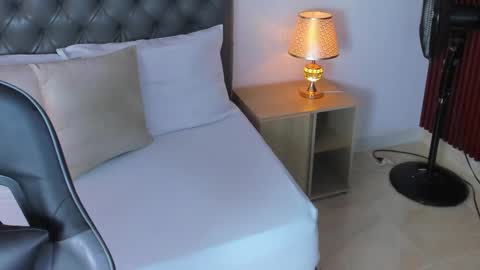 G I S E P L A online show from 02.16.25