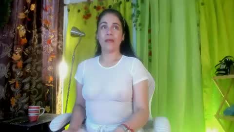Snapshot of girasol_walton chatting on 06.26.26 Girasol Walton online show from 06.26.26